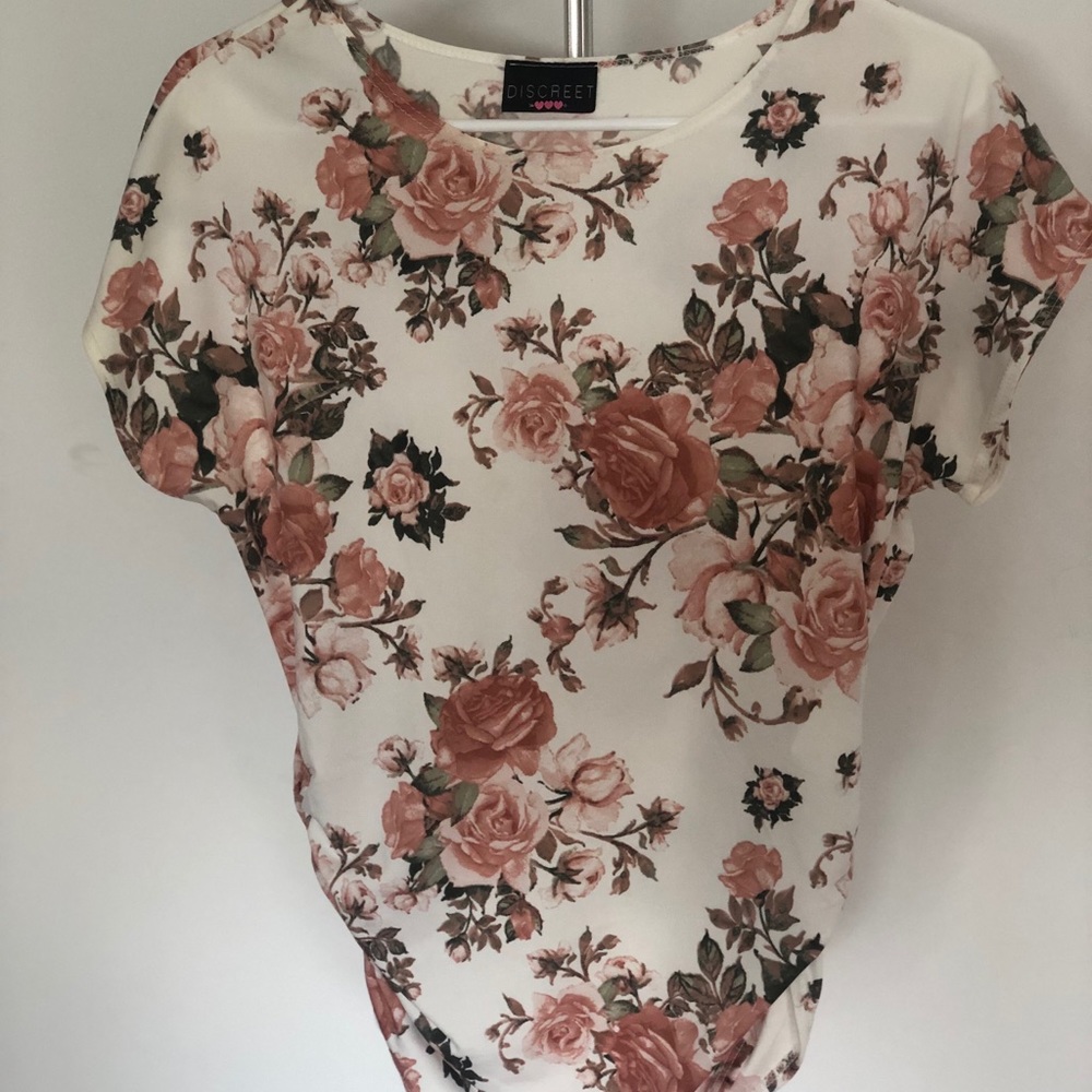Rose patterned Blouse 🌺